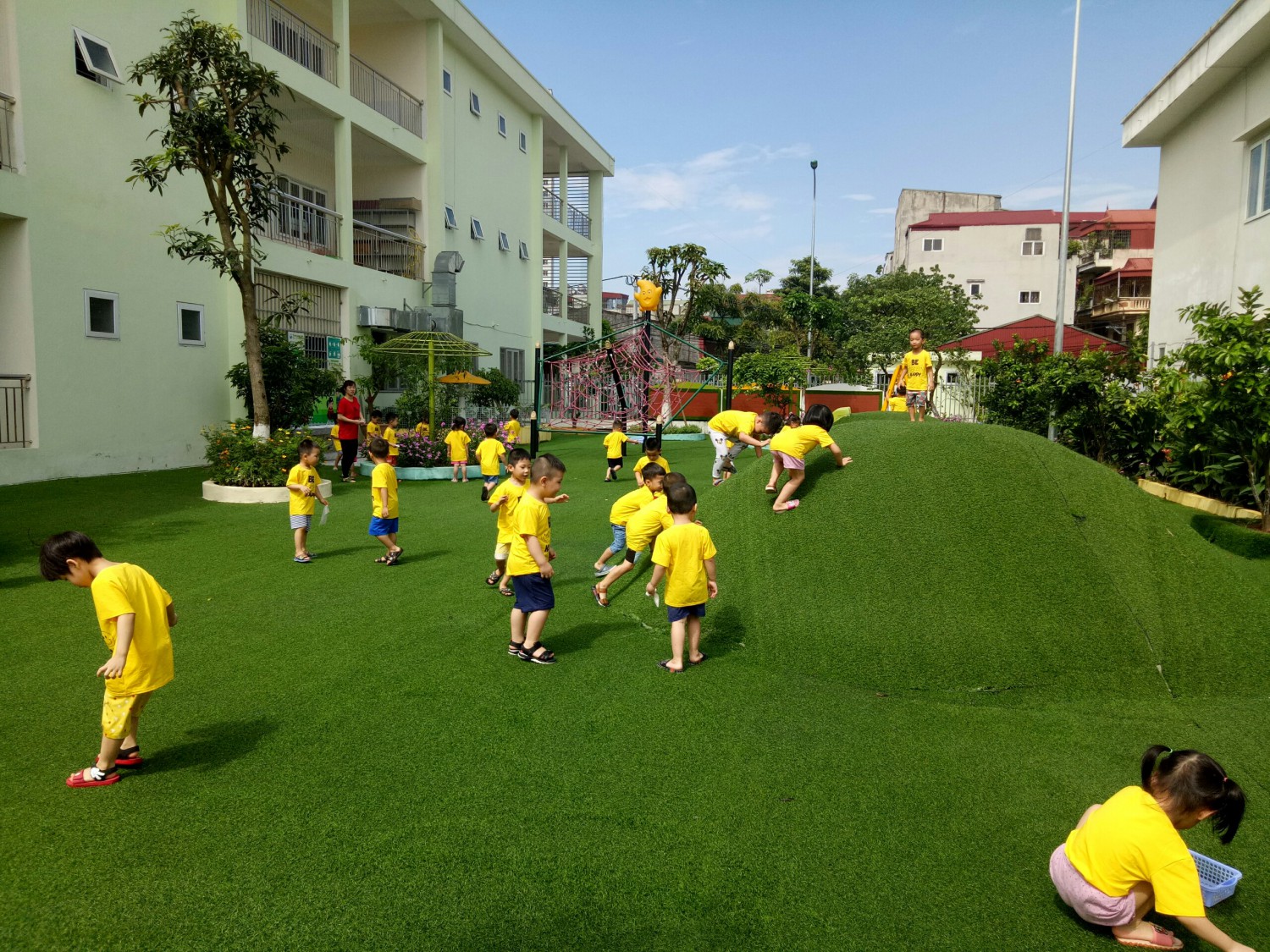 Một số hoạt động chăm sóc nuôi dưỡng trong những ngày đầu trẻ đi học trở lại.