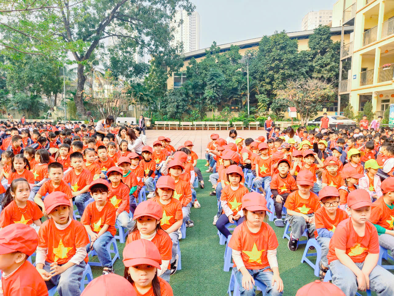 TRƯỜNG MN NGÔ THÌ NHẬM TỔ CHỨC CHO TRẺ THAM QUAN TRƯỜNG TIỂU HỌC