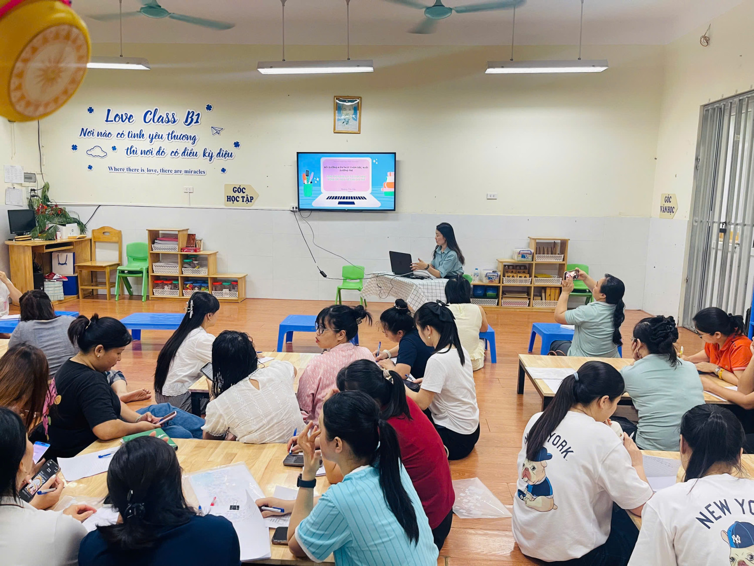TRƯỜNG MN NGÔ THÌ NHẬM TỔ CHỨC BỒI DƯỠNG CHUYÊN MÔN CÔNG TÁC CHĂM SÓC, NUÔI DƯỠNG TRẺ CHO ĐỘI NGŨ GIÁO VIÊN HÈ 2026